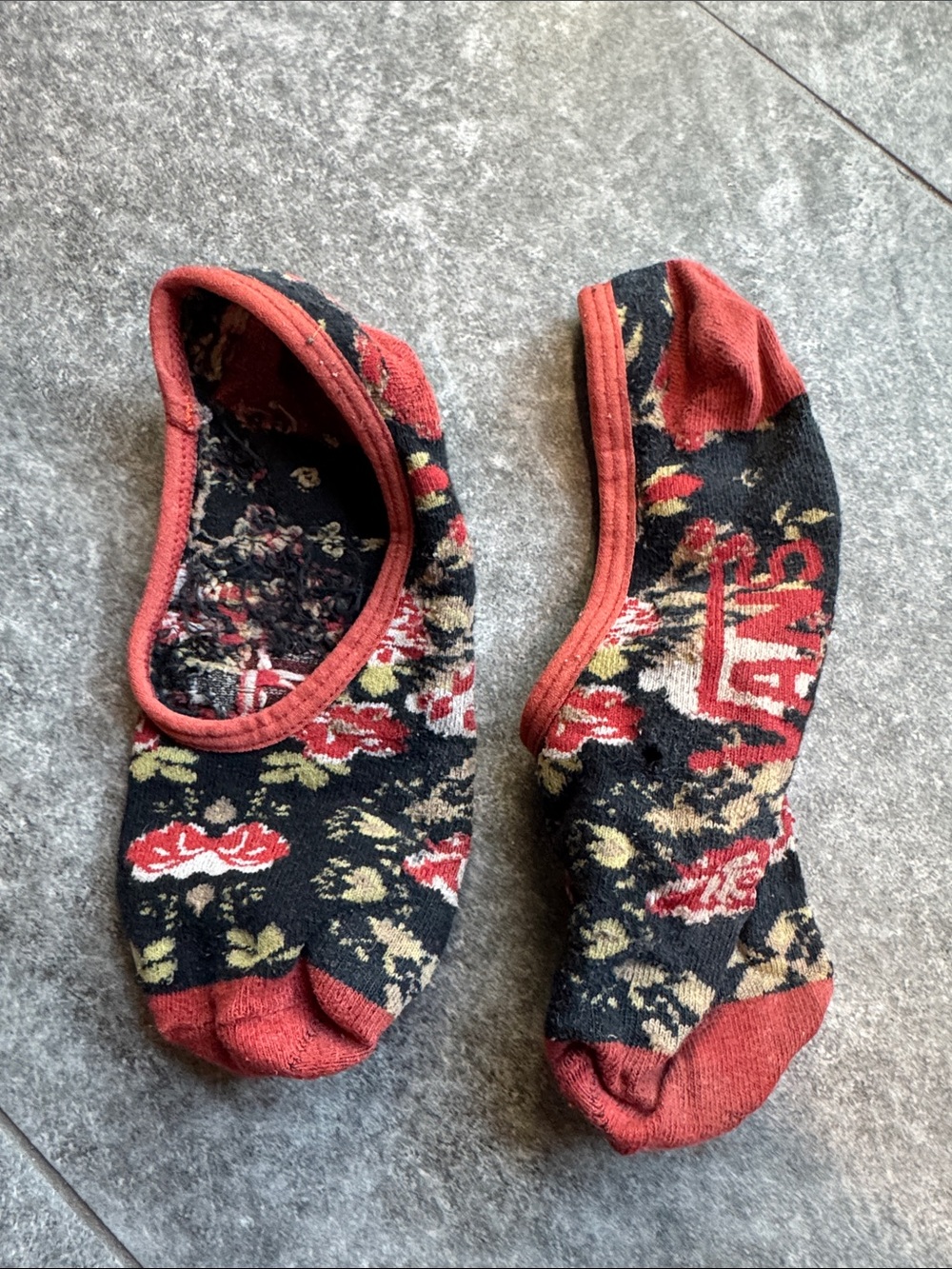 Vans Low-Cut Floral No-Show Socks in Black and Red RARE
